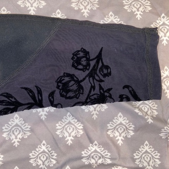 Fabletics Salar Floral Mesh Black Powerhold Leggings w Pockets - Size S - Picture 6 of 6